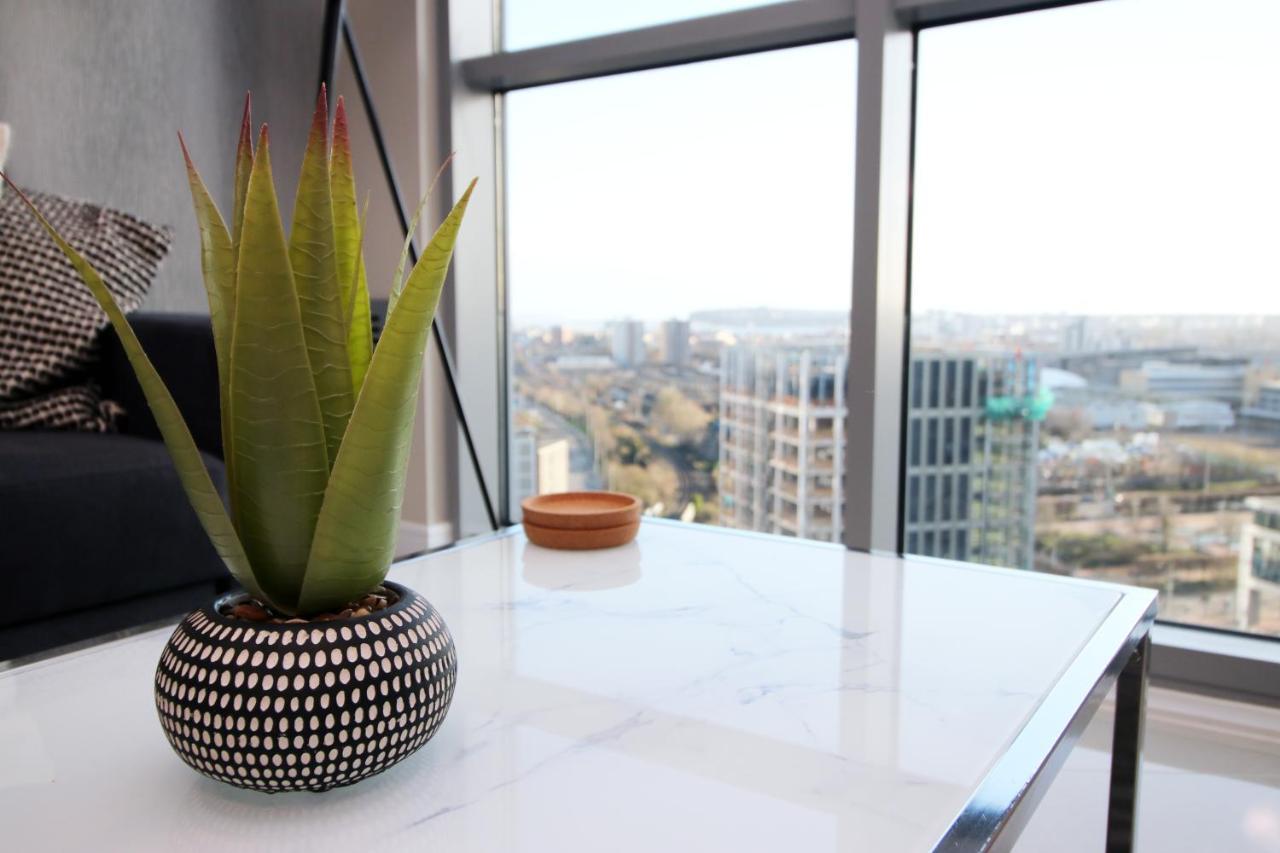 The Skyline - Luxury City Centre Flat With Designated Parking Cardiff Exterior foto